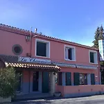 La Chaumiere D מלון אגדה
