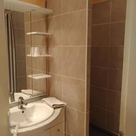 La Chaumiere Hotel 2*